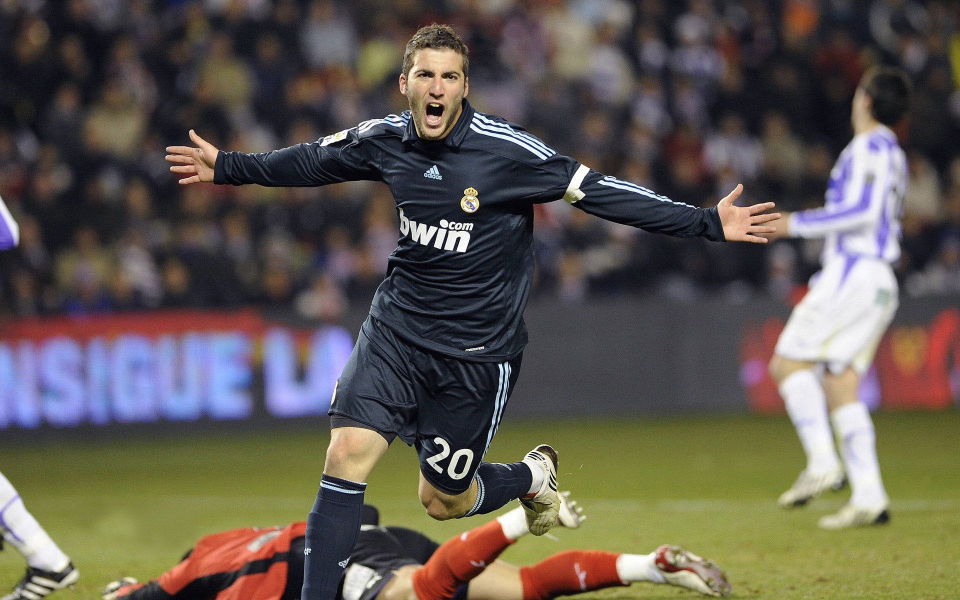 奥纳纳神级扑救锁定胜局，哥伦比亚战术碾压力克伊朗