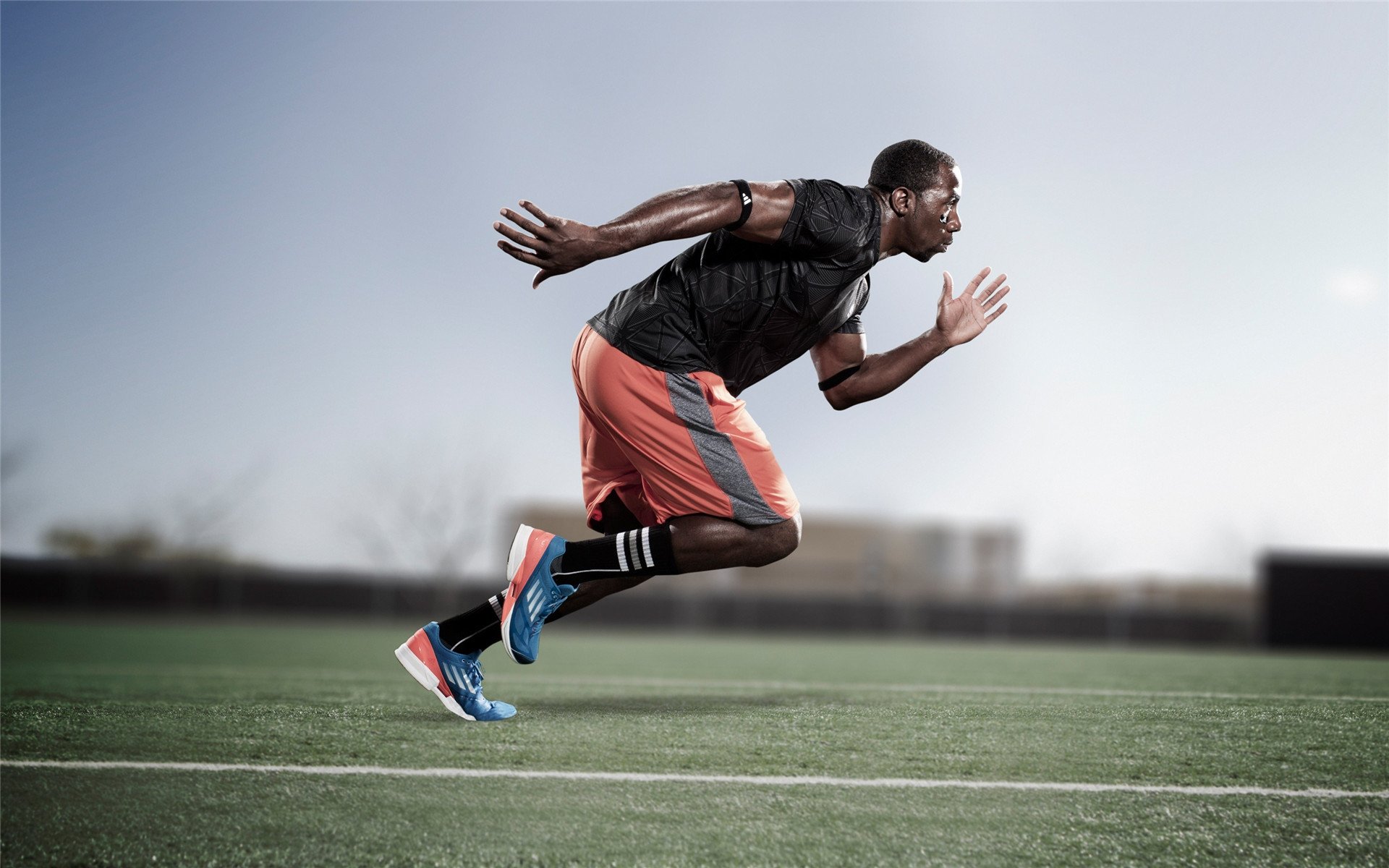 王者降临！雷恩对决爱尔兰一役，莱奥攻防两端的绝对统治力诠释现代前锋新定义